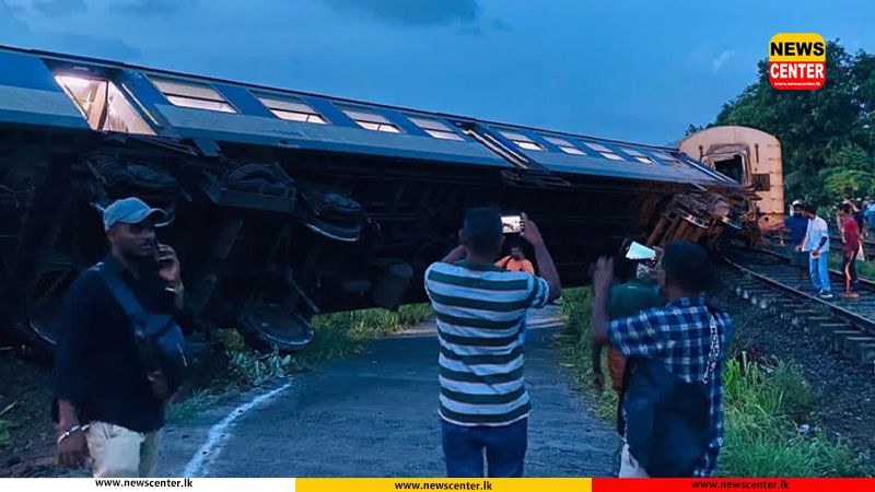 12 injured after train derails between Wanawasala and Hunupitiya