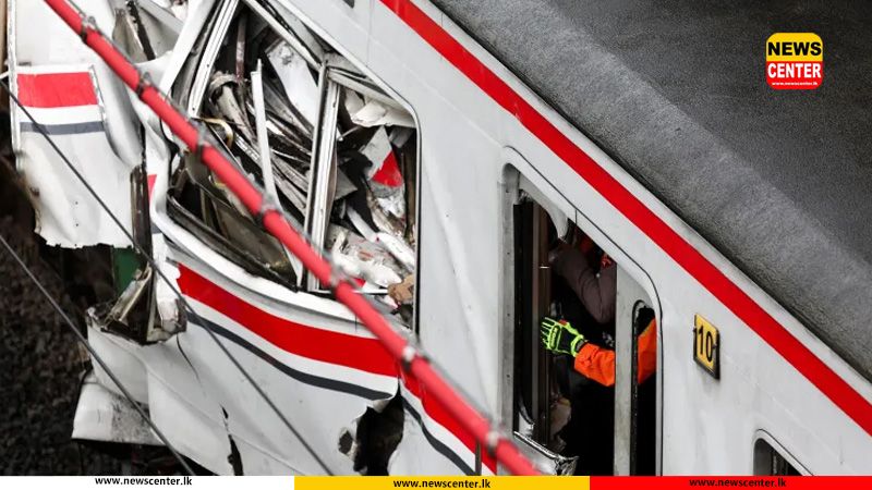 ඉන්දුනීසියාවේ බිහිසුණු දුම්රිය අනතුරක් - 14 ක් ජීවිතක්ෂයට