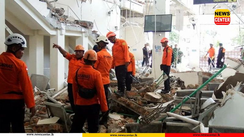 Thousands evacuate after Indonesia quake kills 51, cuts roads