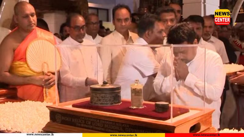 President worship Sacred Devnimori Buddha Relics brought to Gangaramaya Temple