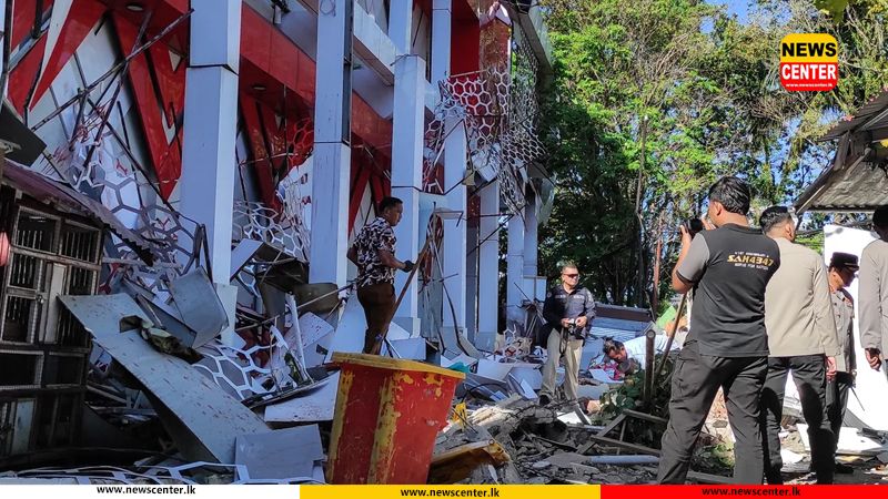 Powerful 7.4 magnitude earthquake hits Indonesia, Tsunami warning issued