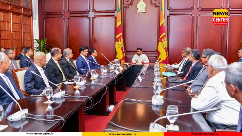President Chairs Meeting with Heads of Banks and Financial Institutions