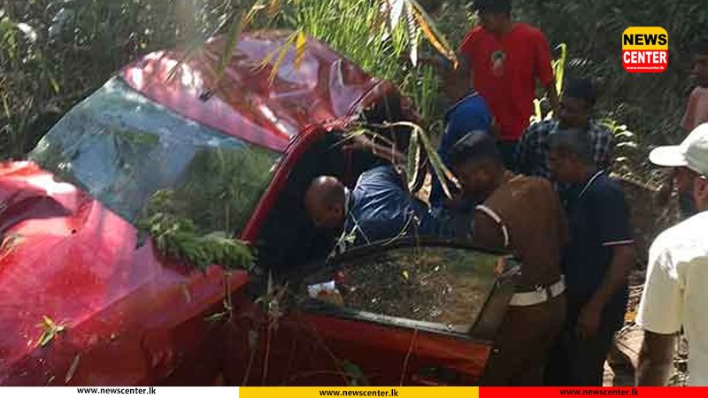 මෝටර් රථයක් අඩි 300ක ප්‍රපාතයකට පෙරළෙයි - පුද්ගලයෙක් ජීවිතක්ෂයට 