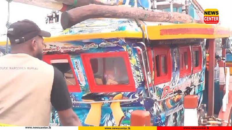 දකුණු මුහුදේදී අත්අඩංගුවට ගත් මත්ද්‍රව්‍ය තොගය සහ ධීවරයින්, දික්ඕවිට වරායට රැගෙන එයි