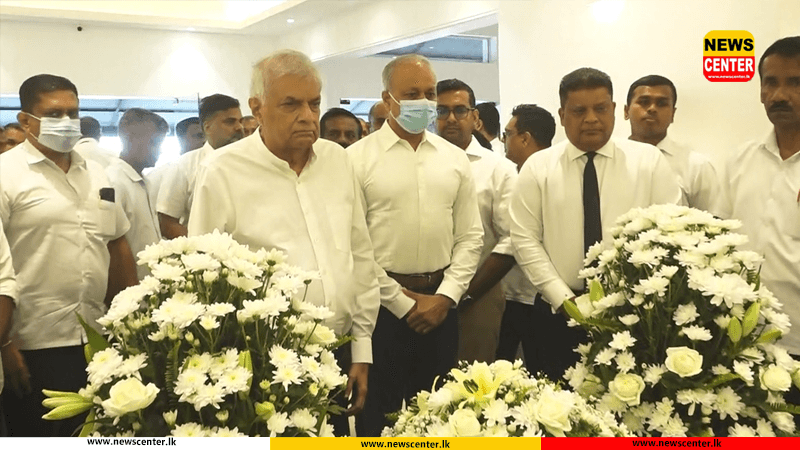 Ex-President Ranil pays final respects to former IGP C.D. Wickramaratne