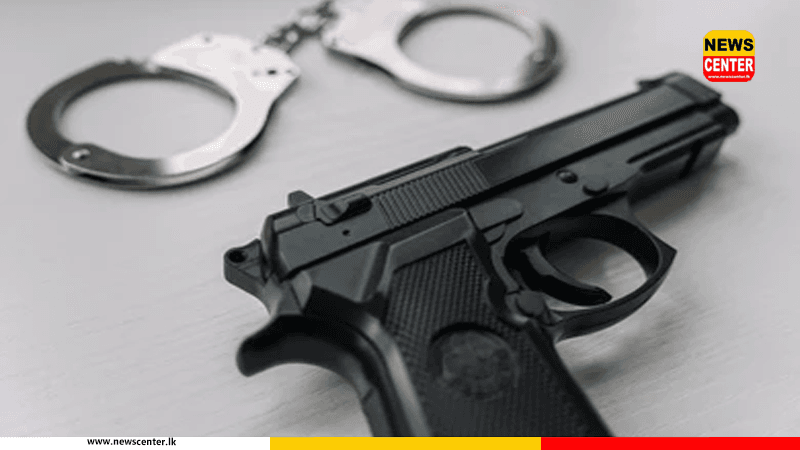  ගිනි අවි හා ජීව පතරොම් සමඟ තරුණයෙක් අත්අඩංගුවට  