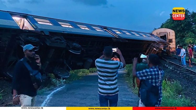 12 injured after train derails between Wanawasala and Hunupitiya