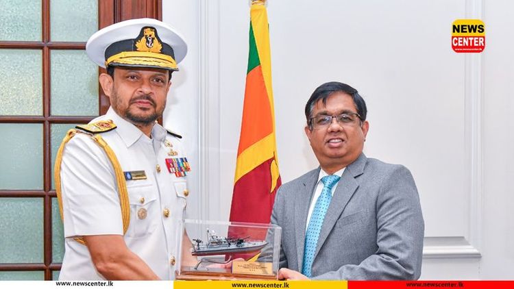 New Navy Commander meets Presidential Secretary