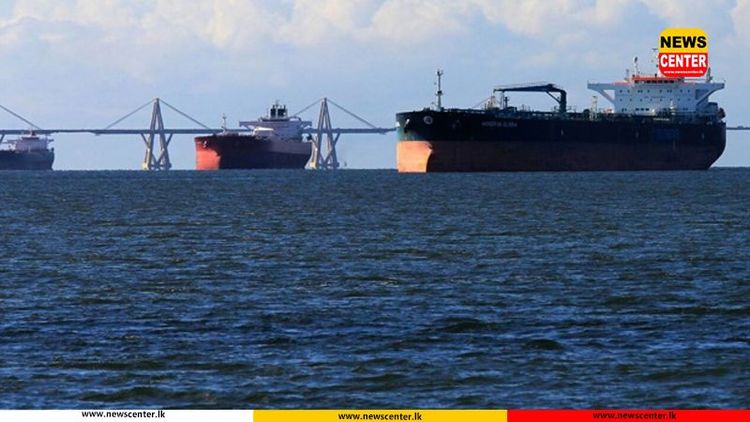 කුවේට් මුහුදේදී තෙල් නැවක් අසල පිපිරීමක්